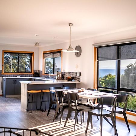 Villa The Lookout ~ Large Family House With Views Coles Bay Exterior foto