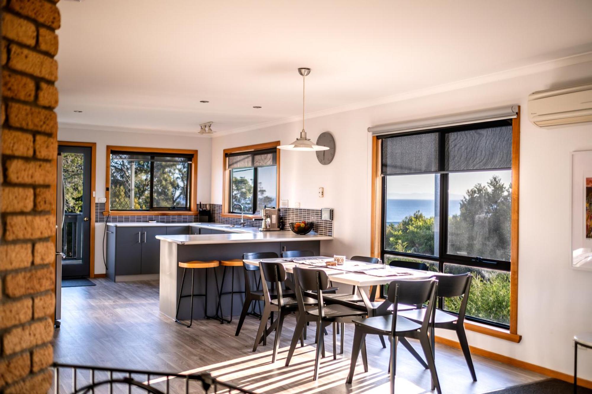 Villa The Lookout ~ Large Family House With Views Coles Bay Exterior foto
